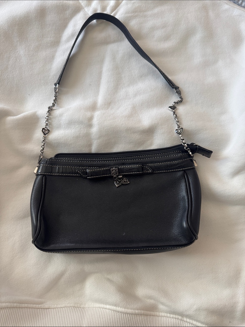 lei Black Shoulder Bag with Heart Chain Strap